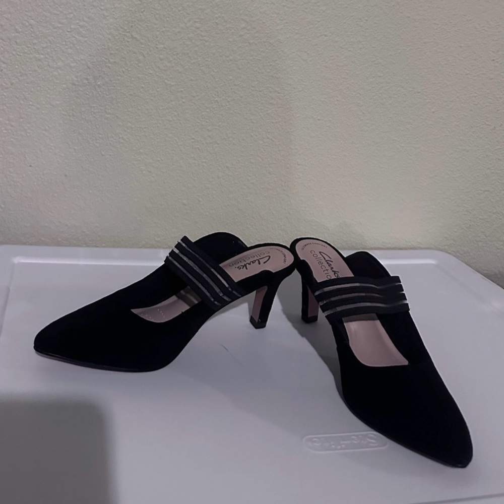 New Clarks collection black mules heels  size 6 M